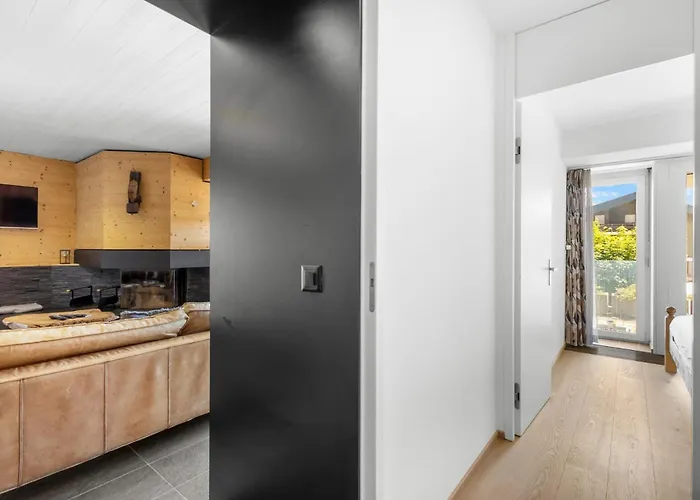 Emeraudes 004 Pres De La Telecabine A *