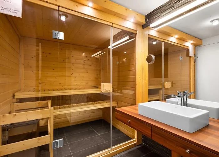 Emeraudes 004 Pres De La Telecabine A