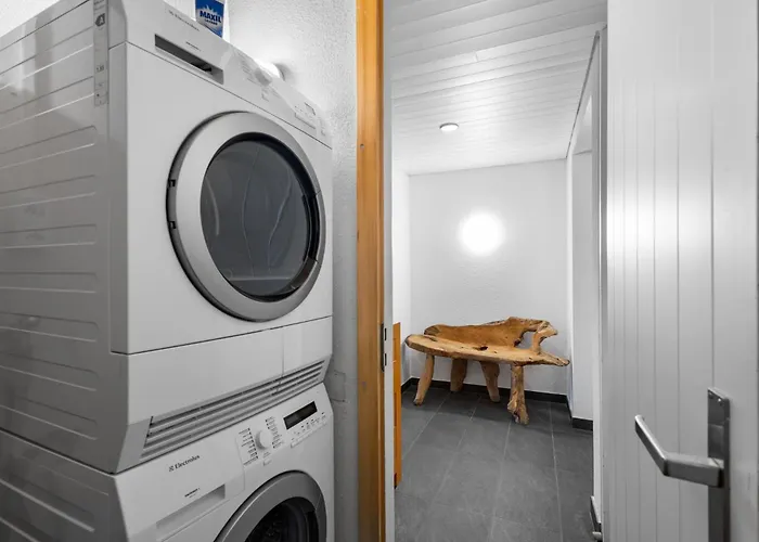 Emeraudes 004 Pres De La Telecabine A