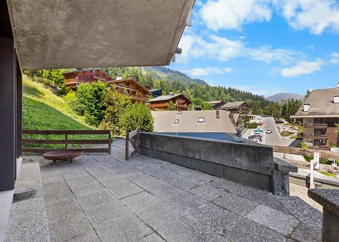 Emeraudes 004 Pres De La Telecabine A