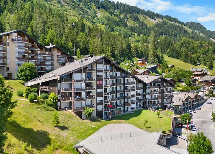 Emeraudes 004 Pres De La Telecabine A *